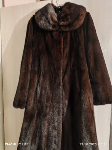 норковая платок: Норковая шуба темно-шоколадного оттенка, классический женский силуэт — 1