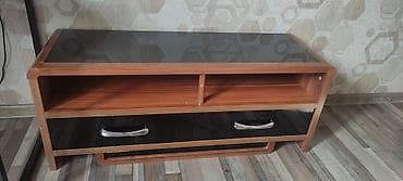 парикмахерские столы: Тумба и подставка для телевизора, Б/у, Напольная, ЛДСП, Самовывоз, цвет - Коричневый — 1