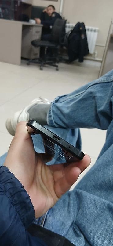 google pixel 3a xl: Смартфон с большим модулем камеры и плоскими гранями. Основные — 1