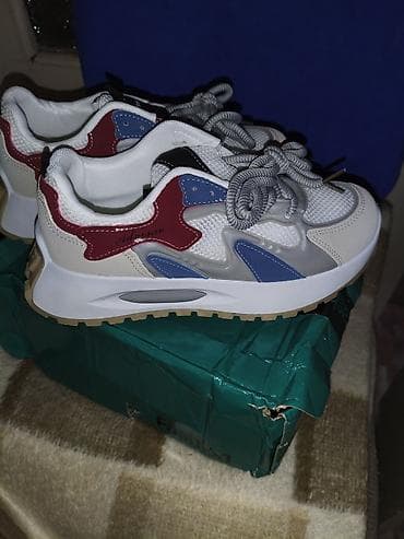 flying sneaker: Кроссовки повседневные (женские) Описание: - Цвет: белый с серыми — 1