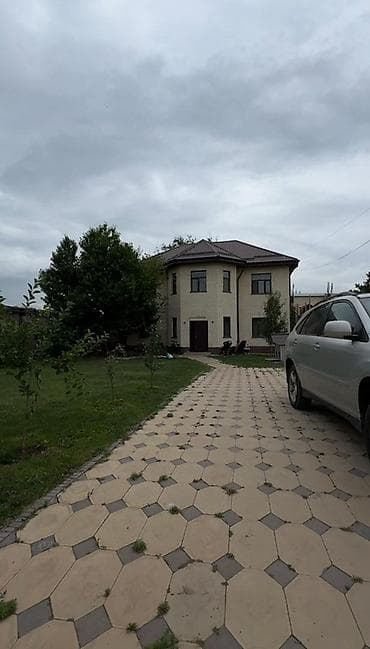 шлагбаумов: Просторный двухэтажный дом с мансардой и с большим озеленённым — 2