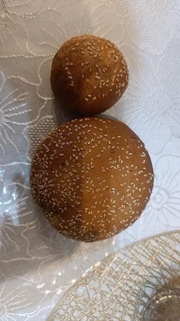 орех жангак: Домашняя выпечка на заказ - Булочки для бургеров с кунжутом: румяная — 1