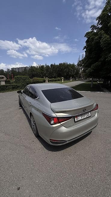 ls 400: Lexus ES: 2019 г., Гибрид — 2
