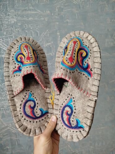 обувь ручной работы бишкек: Домашние тапочки, 37, Новый, цвет - Белый, Самовывоз — 7