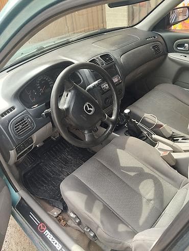 бир: Mazda 323: 2002 г., Кол менен иштөөчү, Бензин, Хетчбек — 5