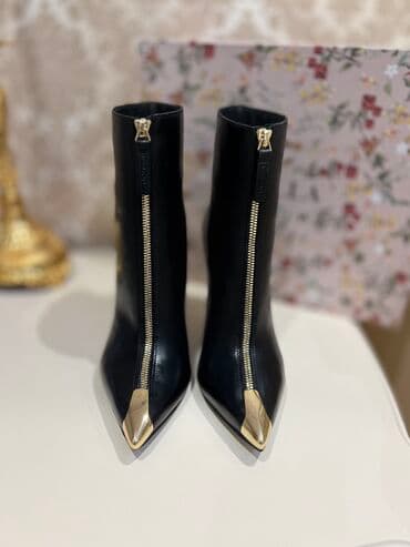 продаю в связи с переездом: Шикарные ботильоны, натуральная кожа Италия.размеры:40.Цена:16.500 — 4