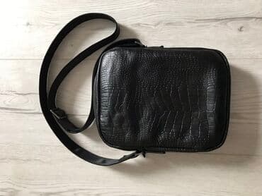 портфель для документов: Сумка через плечо из черной экокожи с тиснением «под крокодила». - — 3