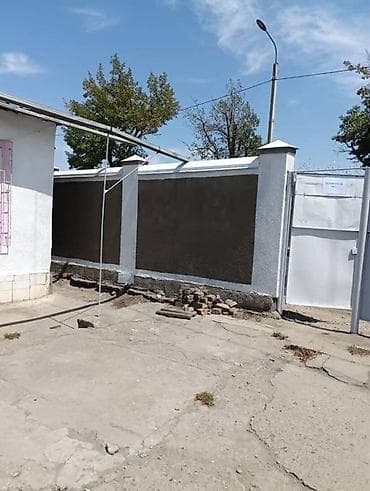 полдом: Продаю полдом с участком 1.6 соток с отдельным входом и — 9