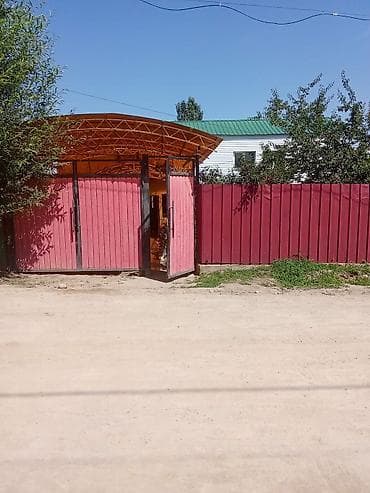 с участком: Продаётся жилой дом с ухоженным зелёным участком и капитальным навесом — 3