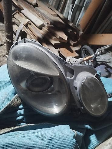 Автозапчасти: Запчасть на Мерседес 211 Фара простой правая сторона Болоки,рамки — 8