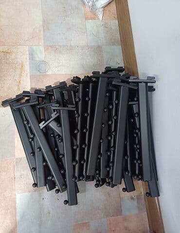 оборудование для магазина: Навесная система для магазина одежды: вертикальные перфорированные — 1