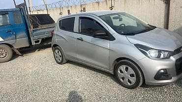 Chevrolet Spark: 2017 г., 1 л, Автомат, Бензин, Хэтчбэк