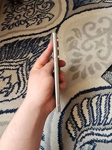 пад 6: Смартфон с дизайном в стиле Samsung Galaxy S24 Ultra (плоские грани — 7