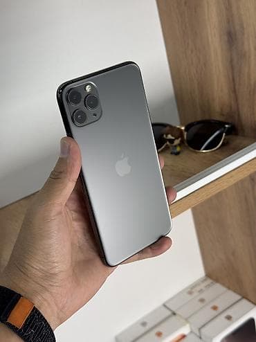 чехии: IPhone 11 Pro Max, Б/у, 256 ГБ, Черный, Защитное стекло, Чехол, Кабель, 100 % — 1