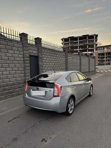 Toyota Prius: 2015 г., 1.8 л, Вариатор, Гибрид — 6