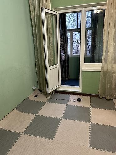 single bed: Жумабек Гоголя кесилишинде жайгашкан эки бөлмөлүү батирдин бир — 1