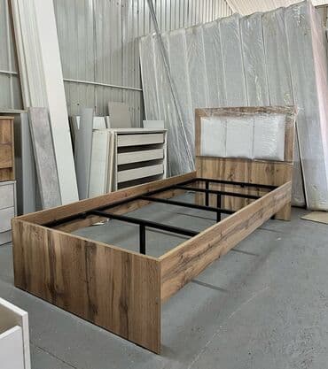 одна спалный кроват: Односпальная кровать с матрасом. - Комплектация: кровать + матрас. - — 3