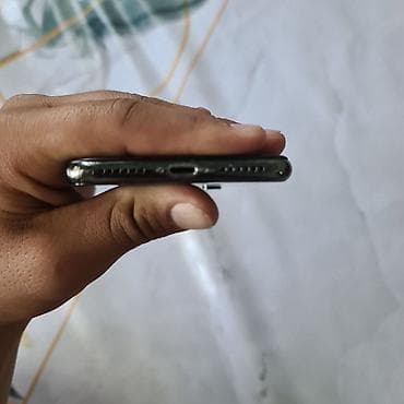диспи: IPhone X, Space Gray, 45 % — 7