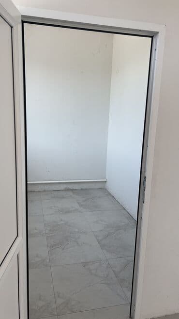 продаю офис 107 м² с ремонтом с мебелью административное здание 1 этаж: Сдаю Офис, 200 м², С отдельным сан узлом — 3