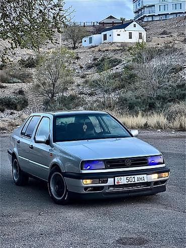 Volkswagen Vento: 1994 г., 1.8 л, Кол менен иштөөчү, Бензин, Седан