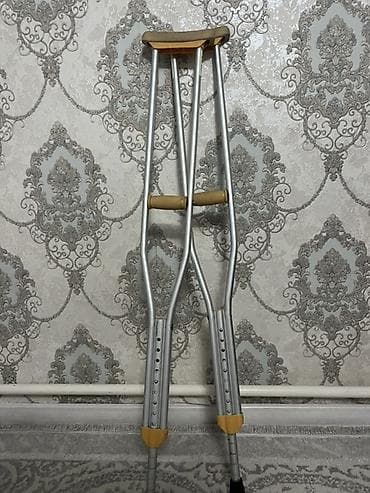 Подмышечные костыли, пара. - Материал: легкий алюминий. - Регулировка