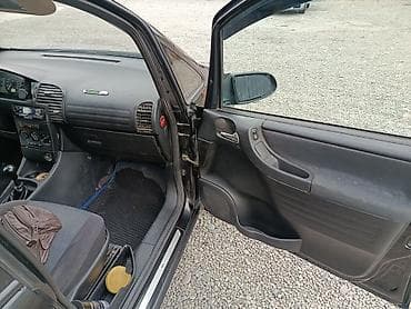 aion v plus 2022: Opel Zafira: 2001 г., Минивэн — 5