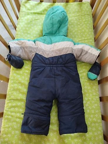 мужской горнолыжный костюм: Детский зимний комбинизон-трансформер с капюшоном и варежками. - — 2