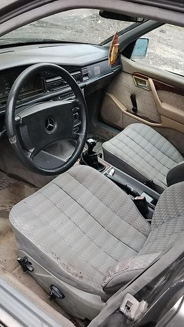 Транспорт: Mercedes-Benz 190: 1989 г., Механика, Бензин, Седан — 4