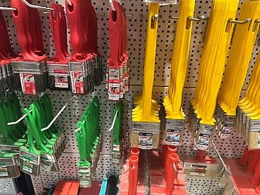 Инструменты: Набор малярных кистей разных размеров и серий для работ по дереву — 1