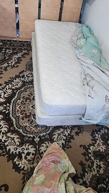 Двуспальная кровать, Б/у, С матрасом, длина - 2 см