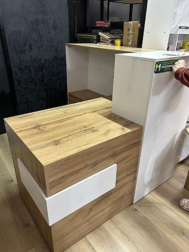 coffee table: Продаётся стол ресепшн Стильный и удобный стол для ресепшн. Отлично — 1