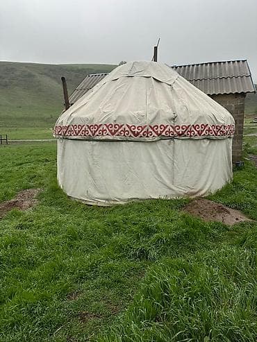 Юрта традиционного типа - Диаметр ориентировочно 5–6 м, низкие — 3