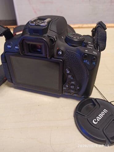 хочу купить фотоаппарат canon: 700d. Состояние нового. 3 объектива. sd карта на 32 Гб . Сумка — 7