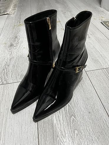 Женская обувь: Черные демисезонные ботинки на каблуке - Элегантные полусапожки из — 1