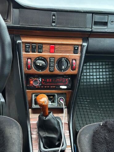 мерс под ешка: Mercedes-Benz E-Class: 1993 г., 3.2 л, Механика, Бензин, Универсал — 8