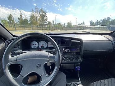 авто жак: Volkswagen Passat: 1996 г., 1.8 л, Кол менен иштөөчү, Бензин, Седан — 5