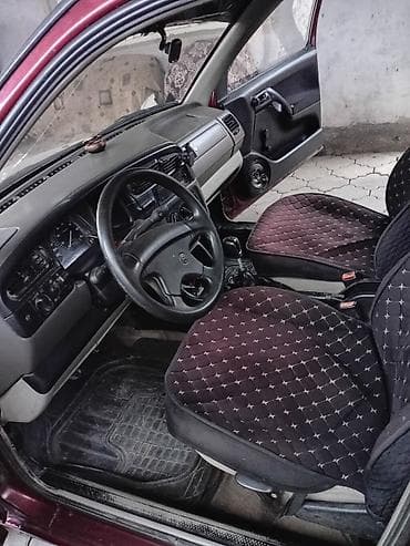 vin code: Volkswagen Vento: 1993 г., 1.8 л, Механика, Бензин, Седан — 8