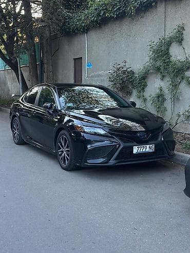 Toyota Camry: 2021 г., 2.5 л, Автомат, Гибрид, Седан