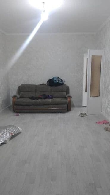 жилой дом город каракол: Светлая комната со свежей отделкой и арочным проёмом. - Планировка — 2