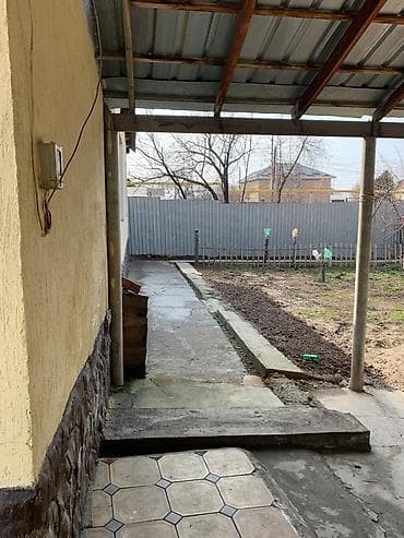 Продается одноэтажный дом с участком. Описание: - Кирпичный дом с