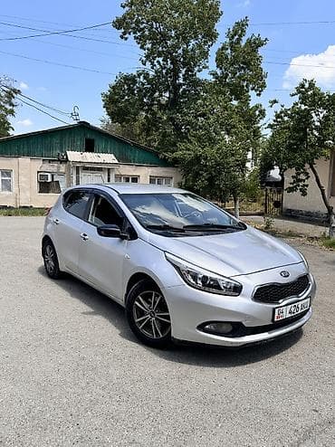 Kia Ceed: 2013 г., 1.6 л, Механика, Бензин, Хэтчбэк