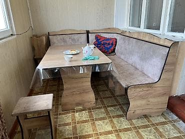 стол с табуретками на кухню: Кухонный мягкий уголок, Б/у, ЛДСП, цвет - Бежевый — 2
