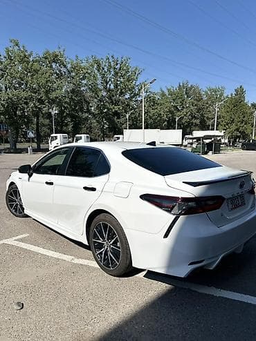 Toyota Camry: 2021 г., 2.5 л, Вариатор, Гибрид, Седан — 4