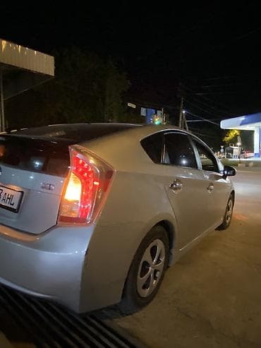 приус 2015 года: Toyota Prius: 2015 г., Гибрид, Хэтчбэк — 5
