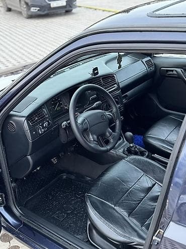 dodge chalanger: Volkswagen Vento: 1998 г., 2 л, Седан — 7