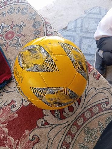 фикс modric: Футбольный мяч Molten - Бренд: Molten (логотип на панели). - Цвет — 2