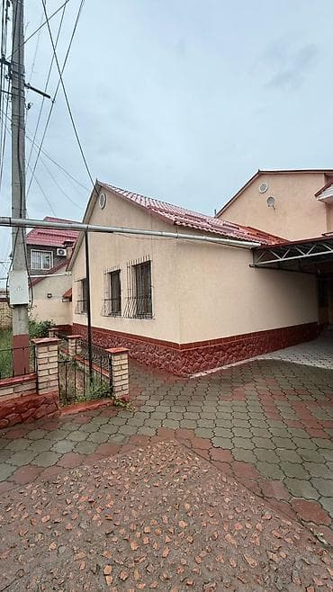 суванбердиева: Срочно продаётся 2‑х этажный кирпичный дом в центре города! Локация — 5