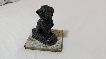 Статуэткалар: Настольная декоративная скульптура «Собака» на каменном основании. - — 7