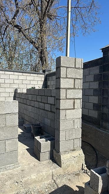 демонтаж обои: Кладка стен из кирпичах из шлакоблока/керамзитобетонного блока - — 3