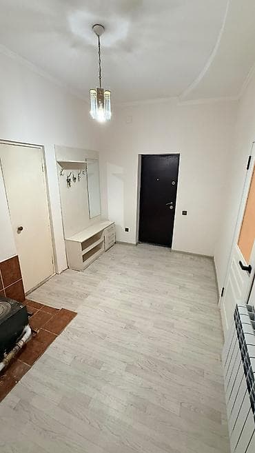 Үйлөр: 🏡 **Продается кирпичный Дом Район: ж/м Ак-Орго, Бишкек 🛏️ 4 комнаты — 5
